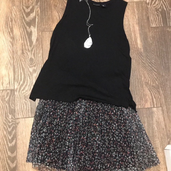 Pleated knee length skirt - Picture 2 of 3